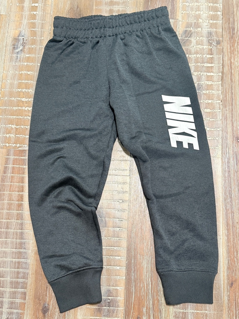 Nike Boys athletic joggers sweatpants